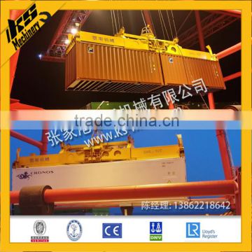 Container lifting spreader of container lifting cranes