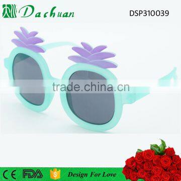 2016 lastest new design pineapple children kids party sunglasses