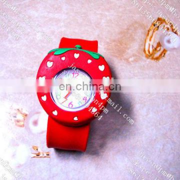 Waterproof movement clap strap silicone watch in strawberry shape