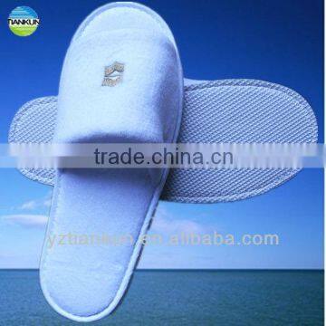 golden color embroidered logo cotton velour hotel slipper