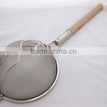 double mesh strainer with round wooden handle