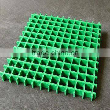 Plastic floor grating