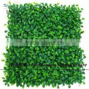 different sizes of purple / white / red / green plastic rubber grass mat