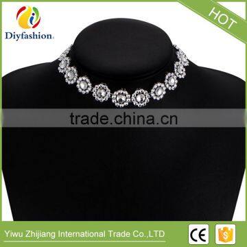 Fashionable short necklace multilayer concave diamond crystal necklace can be paired with anything