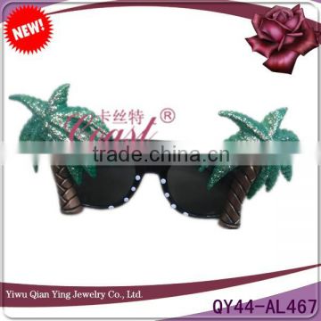 Funny plastic coconut tree shaped beach party glasses