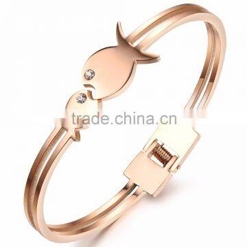 China factory supply Personalized Elegant Rose Gold Stainless Steel Cuff Open Bracelet Kiss Fish for Girlfriend