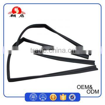 Black Spraying Plastics EPDM Auto Glass Run Channel