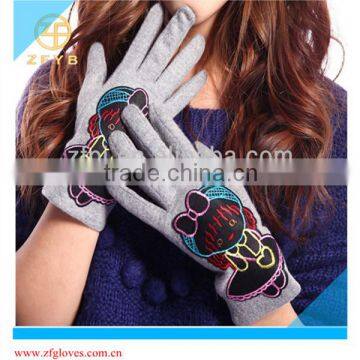 Cute wool girl gloves with embroidery