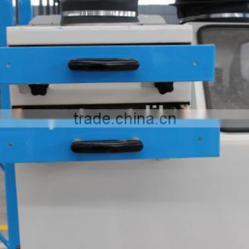 Pulses cleaning machine with screen can be changed conveniently