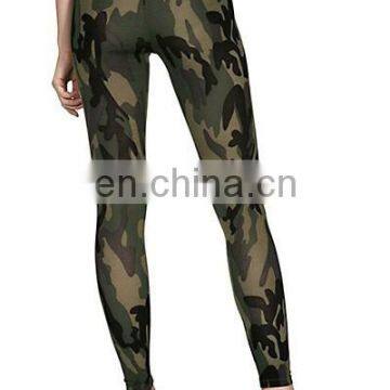 Women in Tight Leggins Gold Leggings Yoga Legggings photo-2