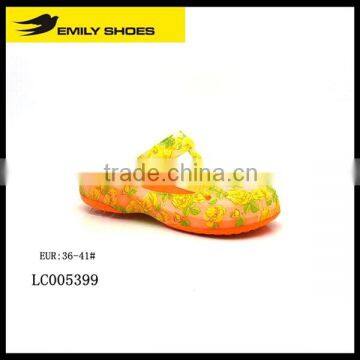 Newest women jelly clogs with printing PVC upper clogs shoes