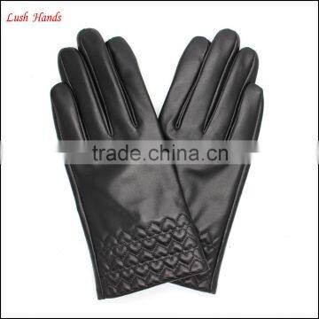 The Most Classic Embroidery Patterns Ladies Index Finger Touch Screen Leather Gloves photo-4