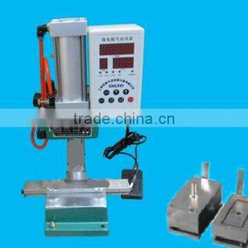 Metal Pneumatic Fridge Magnet Making Machine