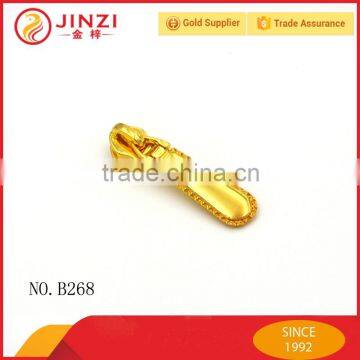 New Design Engraved Style Gold Plating Metal Zipper Puller for Handbags