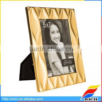 Perfect cheap wholesale gold wavy metal wall photo frames