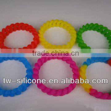 Eco-friendly cheap silicone chain bracelet jewelry wrist band