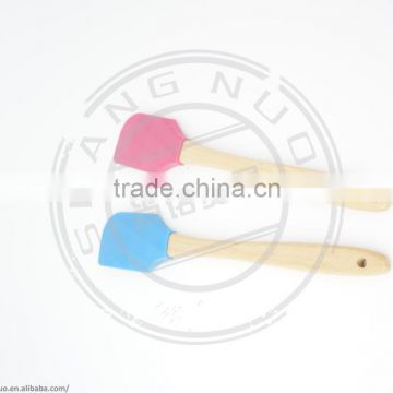 Corlorful Silicone Cream Scraper with wooden handle