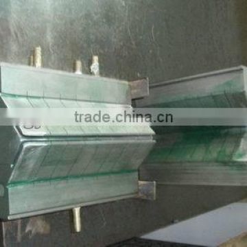 Plastic extrusion mould