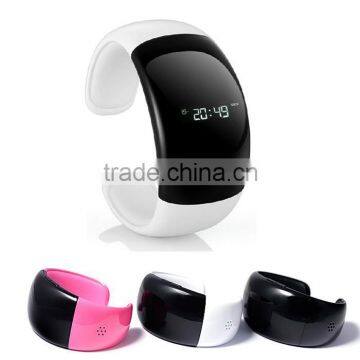 Vibrating bluetooth bracelet with caller id and time display smart bracelet