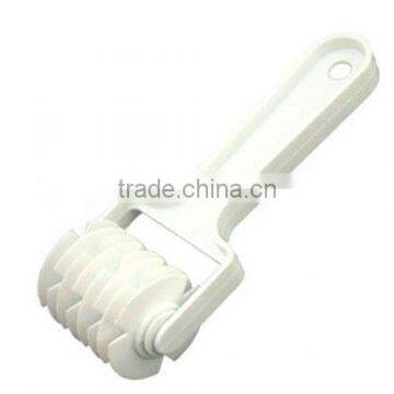 Plastic dough lattice roller dough cutter