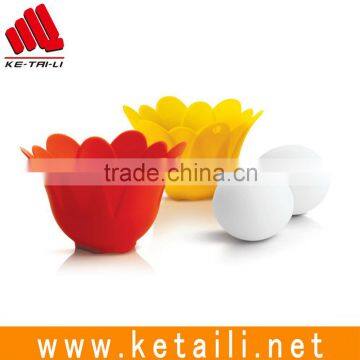 Wholesale custom design shape kitchenware silicone egg holder cup