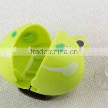 Frog Shaped Plastic Toothbrush Holder photo-4