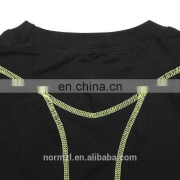 Black and White Comfortable Sports Compression Wear for Fitness