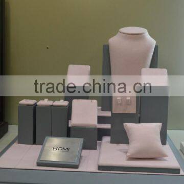 custom jewelry window display props pink suede/wooden jewellery display stands