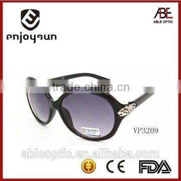 private label roud sunglasses with leopard head pattern hinge