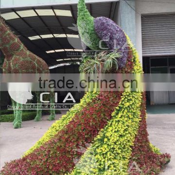 Fake grass topiary peacock sculpture for garden decor