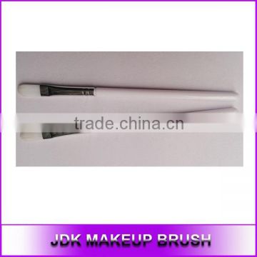 White Wood Handle Makeup Brush with Aluminum Ferrule