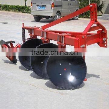 Disc plough for tractors with scraper equipped