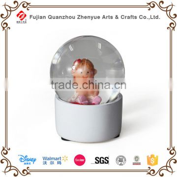 2015 customized cheap plastic snow globe