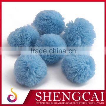 Low price promotional fashionable design pompoms