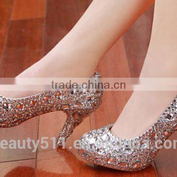 Water diamond wedding shoes are made by hand and the shoes are made by hand and the shoes are made of the shoes WS040