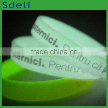 Hot customized glow in the dark silicone wristband