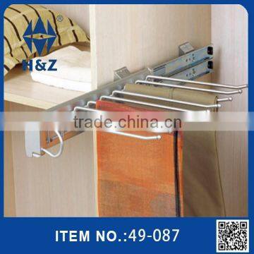 Lateral trousers rack