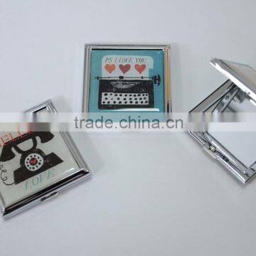 Square Shape Luxury Compact Mirror With Epoxy Logo for Gift This Cosmetic Mirror is Made of Iron With Plating and Decorated wi