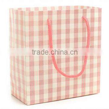 Pink Lattic Design Paper Gift Bag photo-3