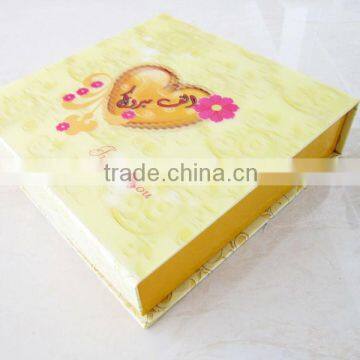 Lovely gift paper box with magnet