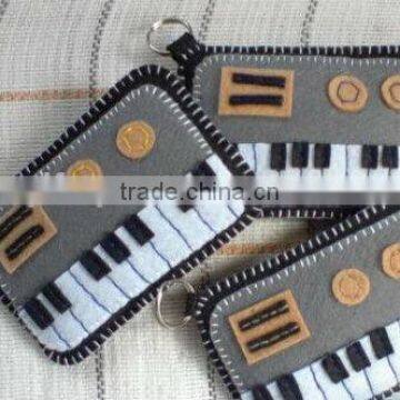 2017 new hotsell wholesale fashion key ring music instrument shape design polyester mini craft felt piano keychain made in China