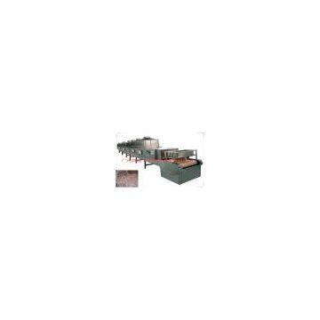 Microwave sterilizing and baking machine for krill