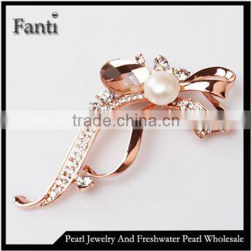 Rose gold rhinestone natural freshwater pearl brooch wholesale