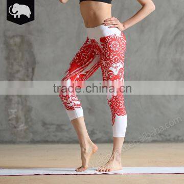 Wholesale custom comfortable and fashionable women gym tight yoga pants