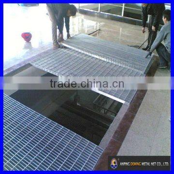 Drainage channel steel bar grating