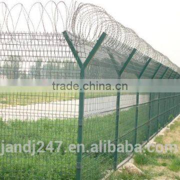 Low price green color barbed wire for construction