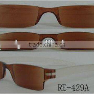 Plastic one-piece reading glasses