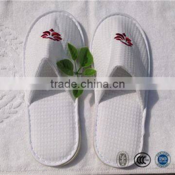 Personalized hotel and SPA waffle slipper with embroidary logo for men bathroom slippers