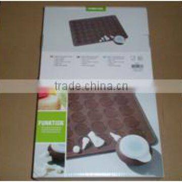 Macaroon Mat with Decorating Bottle