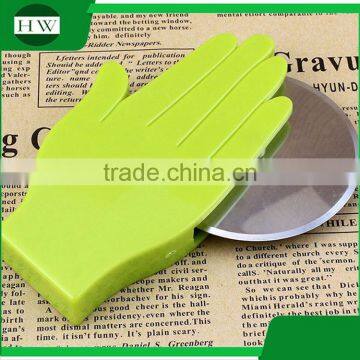 Promotional Gifts Wholesale Hand Shaped Plastic Pizza Cutter Fork photo-5